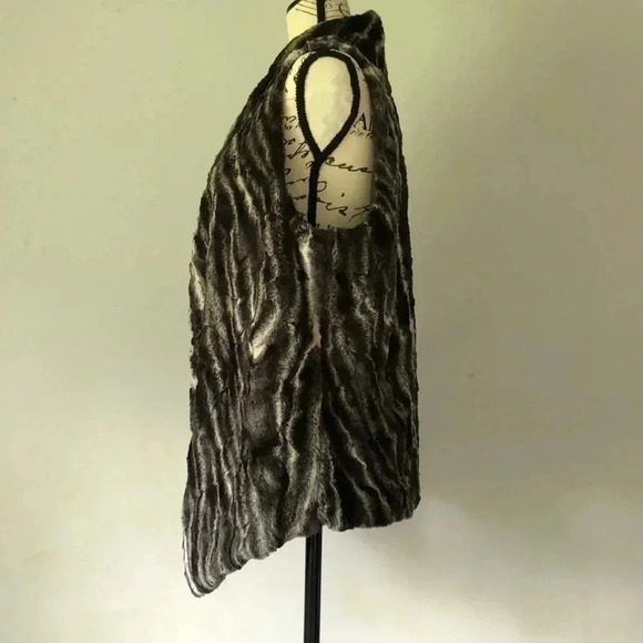 Tart Collections Faux Fur Vest - Picture 3 of 5
